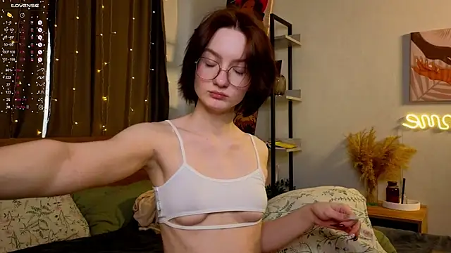 Snapshot of IdaValenti chatting on 02/17/25, 04:09 IdaValenti online show from 02/17/25, 04:09