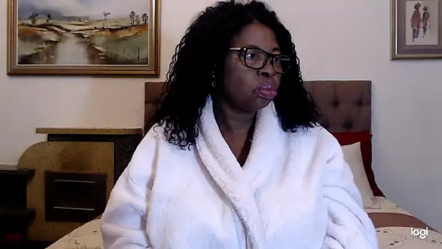 Snapshot of OmegaLipps chatting on 05/19/26, 04:52 OmegaLipps online show from 05/19/26, 04:52