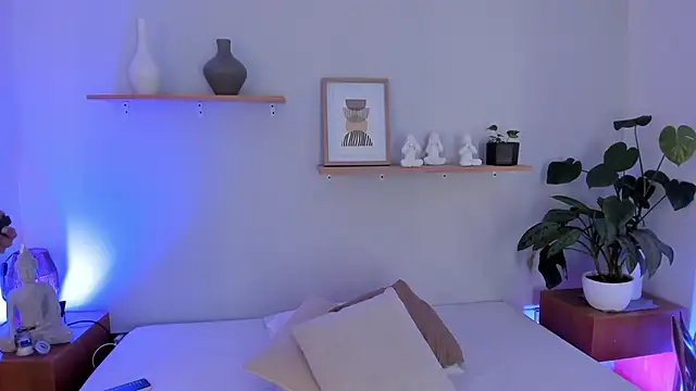 moll1e  online show from 03/09/25, 08:10