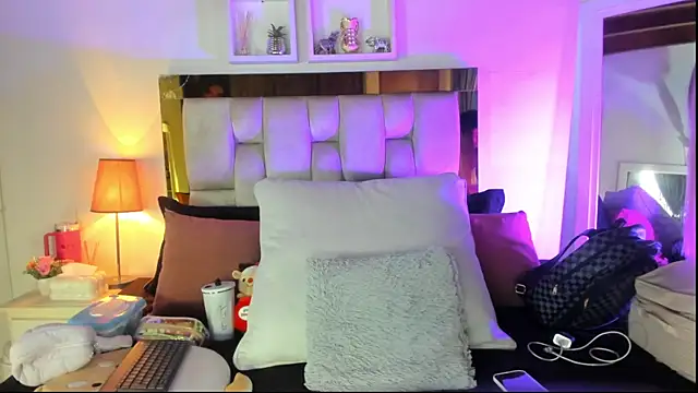 emmy r online show from 11/22/25, 12:04