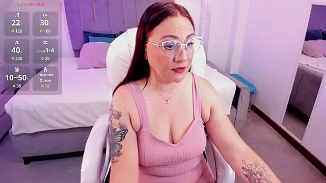 lady nylon  online show from 01/28/25, 11:49