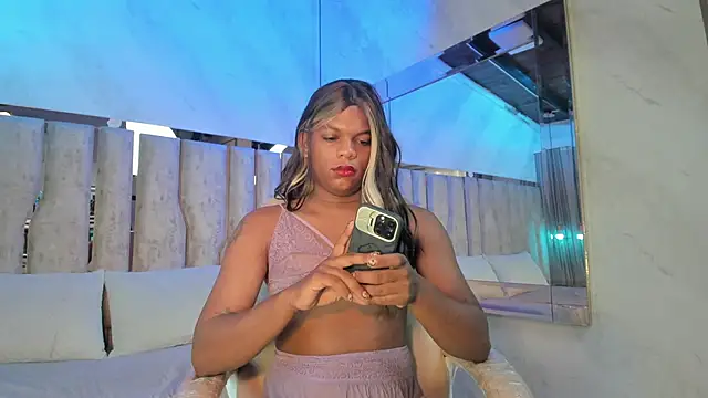 Snapshot of ari_monet chatting on 05/28/26, 11:40 ari monet online show from 05/28/26, 11:40