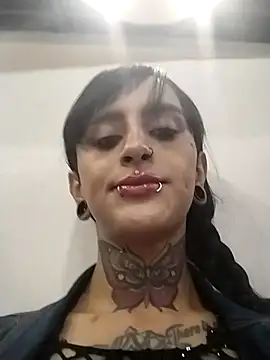 Snapshot of emma_onassis_17 chatting on 03/07/25, 08:44 emma onassis 17 online show from 03/07/25, 08:44