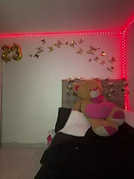 Snapshot of Jullieetta chatting on 01/07/25, 12:41 Jullieetta online show from 01/07/25, 12:41