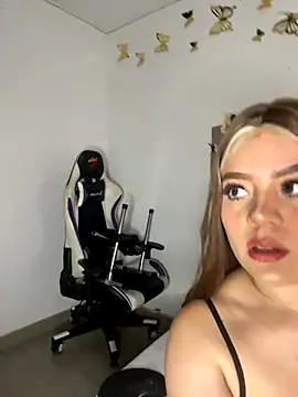 Snapshot of Jullieetta chatting on 10/09/25, 11:41 Jullieetta online show from 10/09/25, 11:41