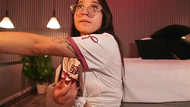 Snapshot of EriKlein chatting on 03/04/26, 08:26 EriKlein online show from 03/04/26, 08:26