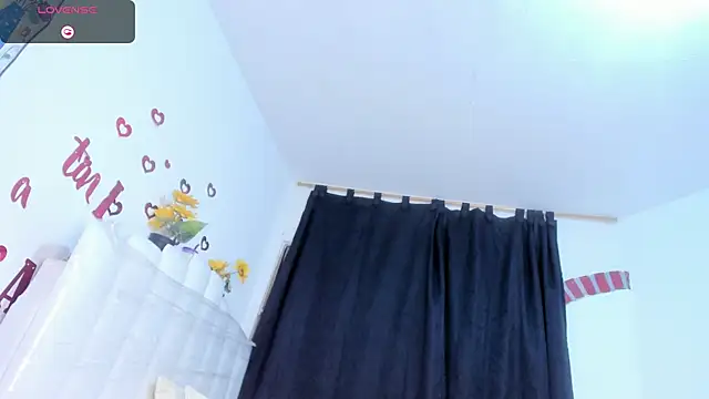 Snapshot of RoxannaBlanche chatting on 05/19/26, 11:16 RoxannaBlanche online show from 05/19/26, 11:16