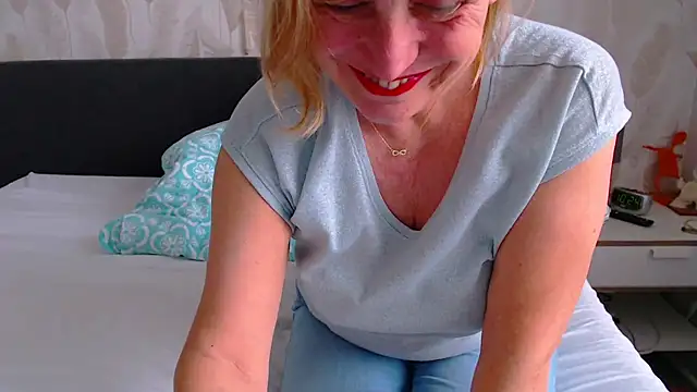 Snapshot of legalyblond chatting on 03/24/26, 09:25 legalyblond online show from 03/24/26, 09:25
