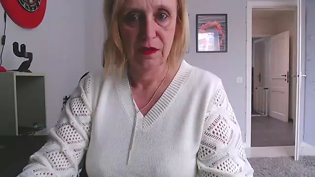 Snapshot of legalyblond chatting on 05/08/26, 07:36 legalyblond online show from 05/08/26, 07:36