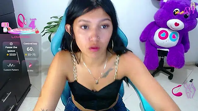 Snapshot of emily_rosse04 chatting on 04/06/26, 01:25 emily rosse04 online show from 04/06/26, 01:25