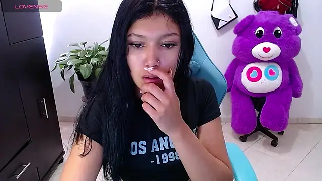 Snapshot of emily_rosse04 chatting on 04/16/26, 05:03 emily rosse04 online show from 04/16/26, 05:03