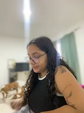 CurlyGirl 1 online show from 01/04/25, 12:59