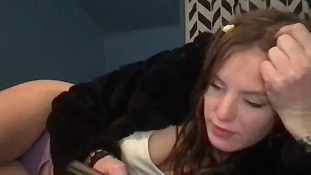 Snapshot of kittycatkendra chatting on 11/19/25, 01:38 kittycatkendra online show from 11/19/25, 01:38