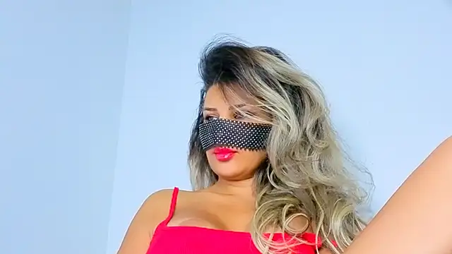 Snapshot of Turkish_Latina chatting on 10/23/25, 12:21 Turkish Latina online show from 10/23/25, 12:21