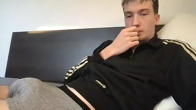 Snapshot of hungandfun05 chatting on 12/29/24, 02:31 hungandfun05 online show from 12/29/24, 02:31