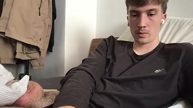 Snapshot of hungandfun05 chatting on 10/08/25, 01:53 hungandfun05 online show from 10/08/25, 01:53