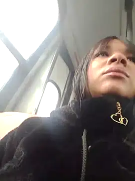 Snapshot of VivienAndClark chatting on 03/17/25, 02:23 VivienAndClark online show from 03/17/25, 02:23