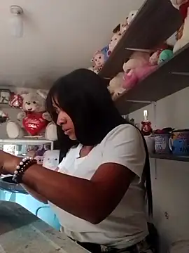 Snapshot of VivienAndClark chatting on 10/20/25, 08:31 VivienAndClark online show from 10/20/25, 08:31