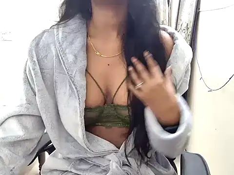 Snapshot of tanvi-00 chatting on 11/25/25, 06:19 tanvi-00 online show from 11/25/25, 06:19