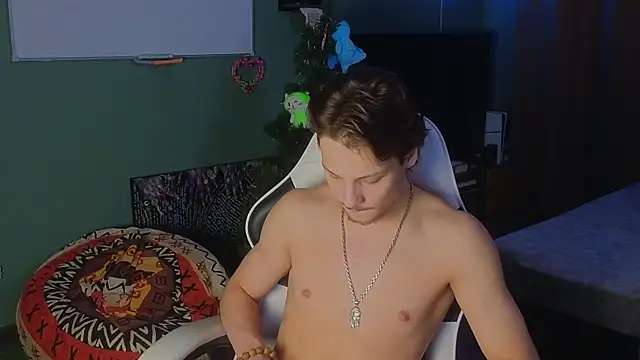 Snapshot of TeddyLiLboy chatting on 01/01/25, 06:27 TeddyLiLboy online show from 01/01/25, 06:27