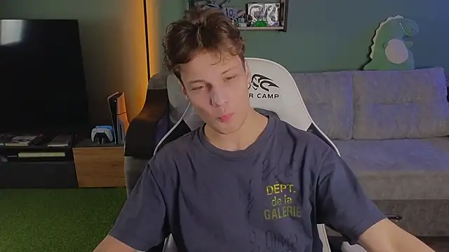 Snapshot of TeddyLiLboy chatting on 11/24/25, 01:55 TeddyLiLboy online show from 11/24/25, 01:55