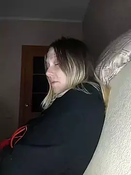 Snapshot of LeraSweet chatting on 12/28/24, 08:47 LeraSweet online show from 12/28/24, 08:47