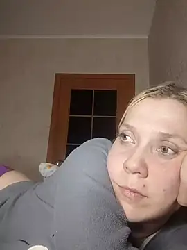 Snapshot of LeraSweet chatting on 10/03/25, 08:06 LeraSweet online show from 10/03/25, 08:06