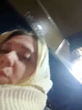 Snapshot of LeraSweet chatting on 12/17/25, 05:41 LeraSweet online show from 12/17/25, 05:41