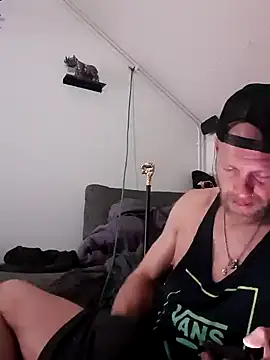 Snapshot of eltoulou chatting on 01/10/25, 12:49 eltoulou online show from 01/10/25, 12:49