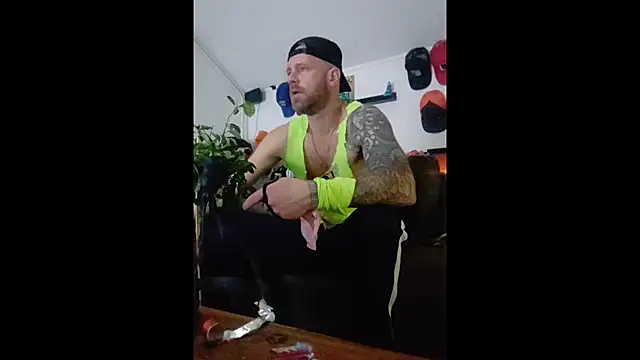 Snapshot of eltoulou chatting on 01/12/25, 09:08 eltoulou online show from 01/12/25, 09:08