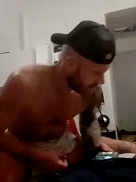 Snapshot of eltoulou chatting on 02/01/25, 02:37 eltoulou online show from 02/01/25, 02:37