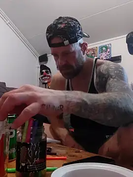 Snapshot of eltoulou chatting on 02/01/25, 12:47 eltoulou online show from 02/01/25, 12:47