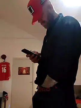 Snapshot of eltoulou chatting on 02/04/25, 05:23 eltoulou online show from 02/04/25, 05:23