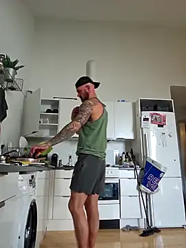 Snapshot of eltoulou chatting on 02/06/25, 01:21 eltoulou online show from 02/06/25, 01:21