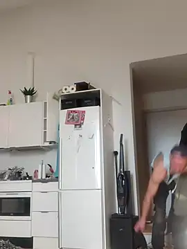 Snapshot of eltoulou chatting on 02/17/25, 01:21 eltoulou online show from 02/17/25, 01:21