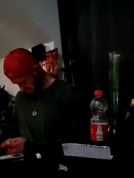 Snapshot of eltoulou chatting on 02/18/25, 08:25 eltoulou online show from 02/18/25, 08:25