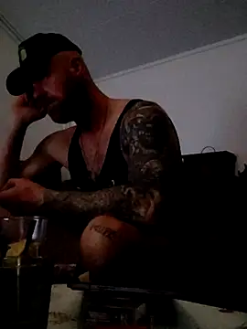 Snapshot of eltoulou chatting on 03/04/25, 11:43 eltoulou online show from 03/04/25, 11:43