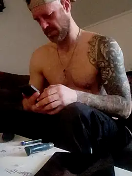 Snapshot of eltoulou chatting on 03/05/25, 04:46 eltoulou online show from 03/05/25, 04:46