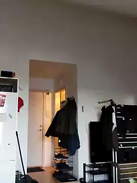 Snapshot of eltoulou chatting on 03/17/25, 04:43 eltoulou online show from 03/17/25, 04:43