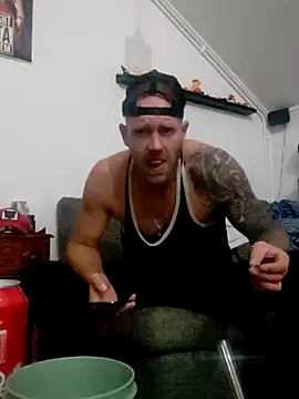 Snapshot of eltoulou chatting on 09/12/25, 08:53 eltoulou online show from 09/12/25, 08:53