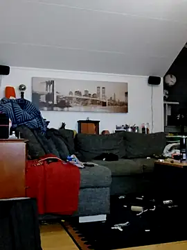 Snapshot of eltoulou chatting on 09/13/25, 09:47 eltoulou online show from 09/13/25, 09:47