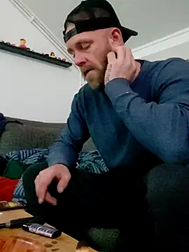 Snapshot of eltoulou chatting on 11/10/25, 07:57 eltoulou online show from 11/10/25, 07:57