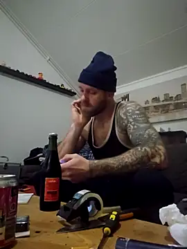 Snapshot of eltoulou chatting on 12/14/25, 11:53 eltoulou online show from 12/14/25, 11:53