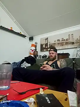 Snapshot of eltoulou chatting on 12/18/25, 04:02 eltoulou online show from 12/18/25, 04:02