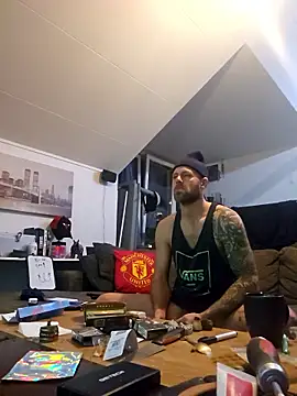 Snapshot of eltoulou chatting on 01/06/26, 04:11 eltoulou online show from 01/06/26, 04:11