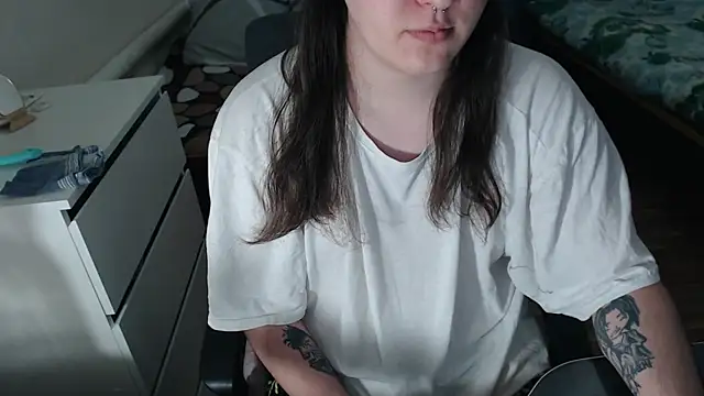 EvaMiron online show from 11/15/25, 08:33