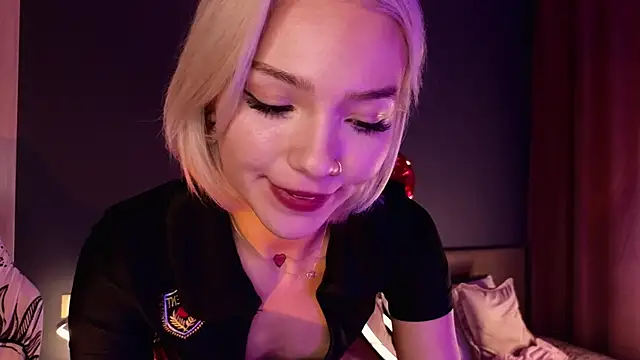 Snapshot of SandraBoyl chatting on 03/15/25, 10:35 SandraBoyl online show from 03/15/25, 10:35