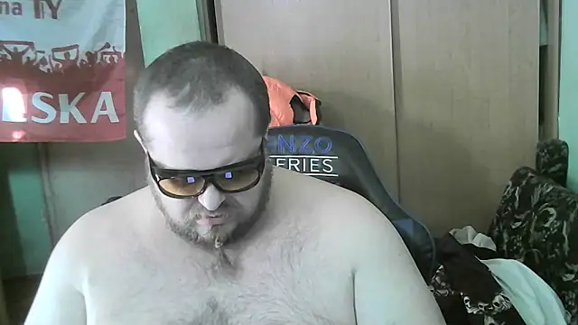 Snapshot of perversalus chatting on 03/20/25, 02:42 perversalus online show from 03/20/25, 02:42