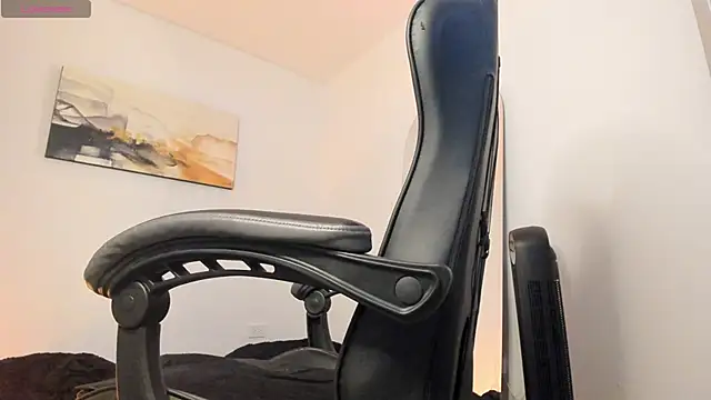 Snapshot of LucianSinclair chatting on 12/18/24, 10:57 LucianSinclair online show from 12/18/24, 10:57