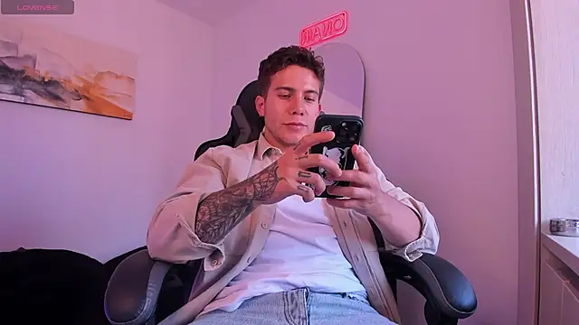 Snapshot of LucianSinclair chatting on 01/12/25, 10:22 LucianSinclair online show from 01/12/25, 10:22